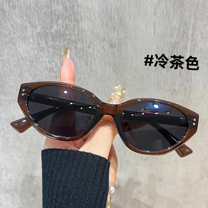 Korean version of trendy cat eye sunglasses UV protection 2026 new polarized small frame sunglasses square round face glasses to take pictures