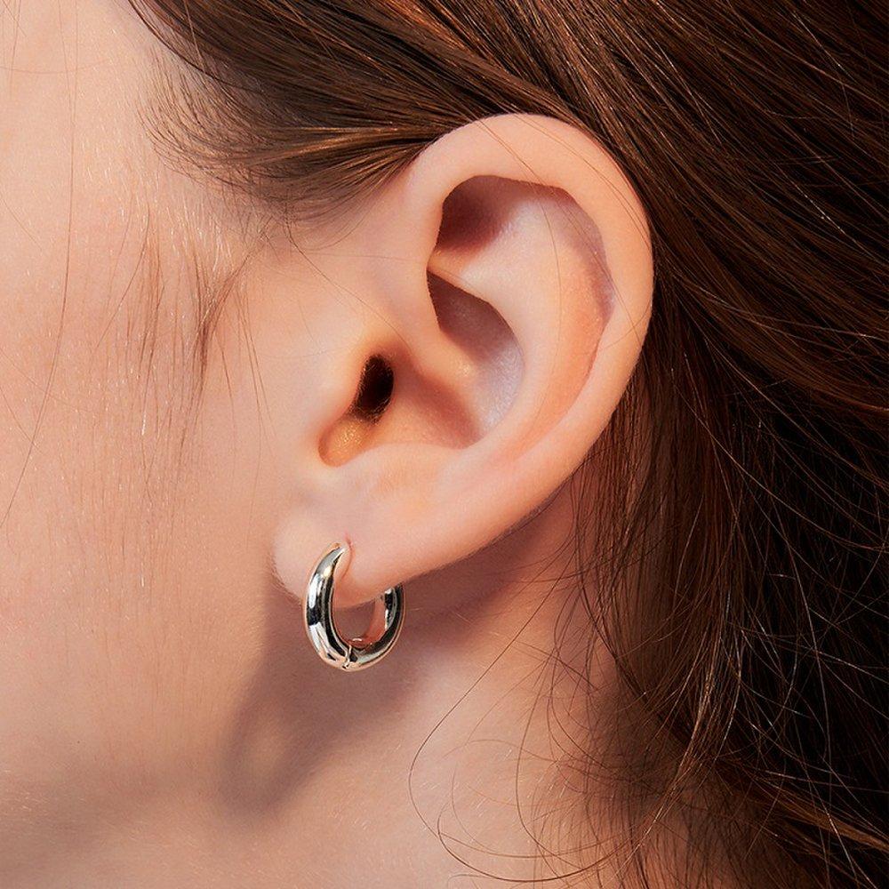 [Worn by Lee Sun-bin, Shin Min-a, Go Yoon-jung, Noh Jeong-ui, Taeyeon, Ahn So-hee, Hyeri, Shownu, and Seol In-ah] Donut Ring Earring