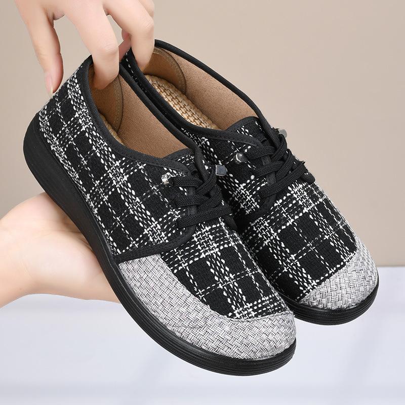 Spring new old Beijing cloth shoes women's flat-bottomed breathable single shoes one-pedal women's shoes comfortable casual mother shoes