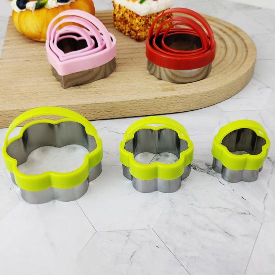 3Pcs Stainless Steel Cookie Cutter with Handles Heart Star Plum Blossom Circle Shapes DIY Baking Molds for Fondant Cookies Cake Decorating Tools