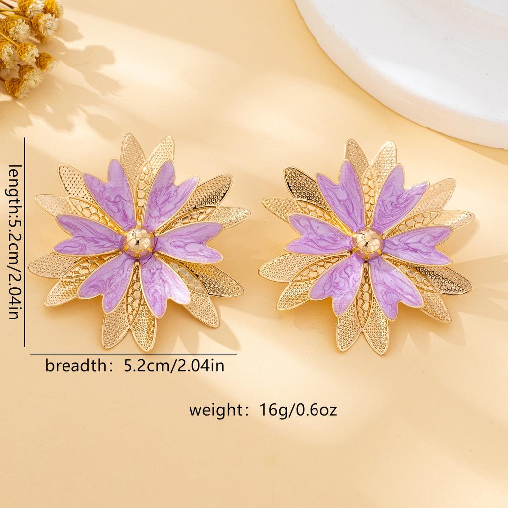 A Pair of Fashionable Women's Earrings, Exaggerated Multi-Layered Flower Earrings, Suitable for Women to Wear in Daily Life, Vacations, and Banquets