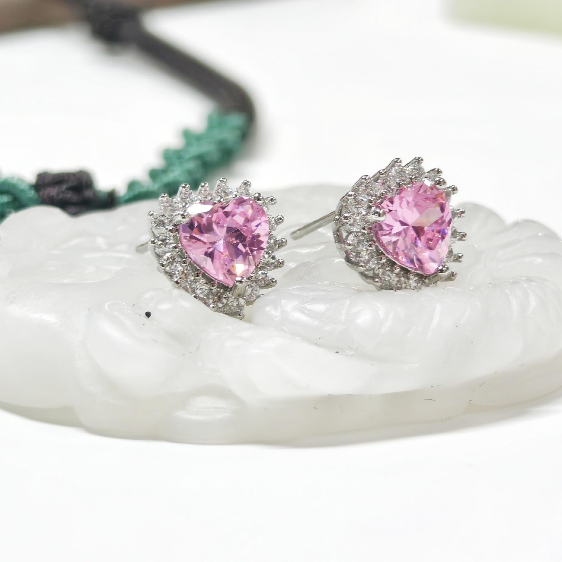 Gesi En Jewelry Fairy-Style Heart Stud Earrings in Red - Luxury Fashion Design