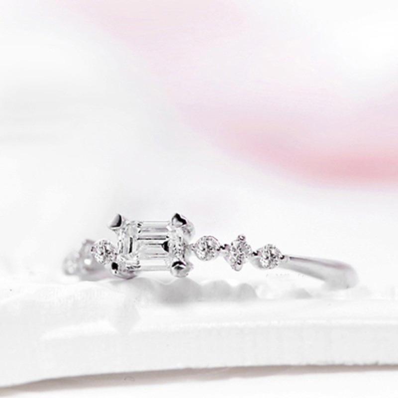 1Pc Fashionable Inlaid 7 Exquisite Square Synthetic Zircon Simple Style Rings