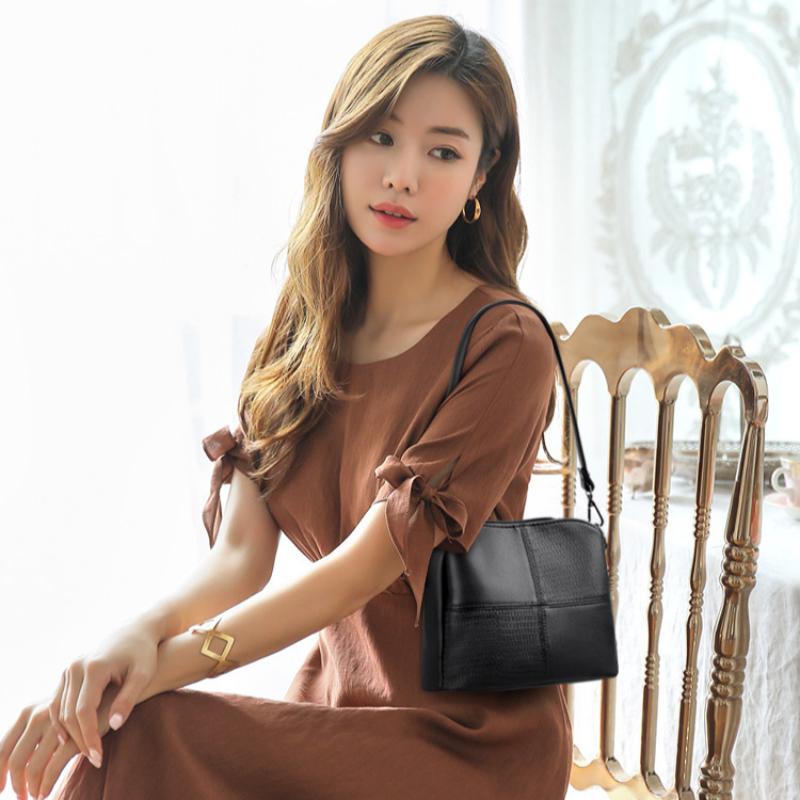 Women's Messenger Bag New Soft Leather Retro Women's Bag Simple Casual Bucket Small Bag Casual Multi-layer Shoulder Bag