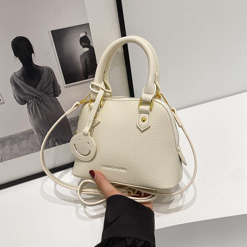 

Оптовая сумка женская 2025 новая популярная в иностранном стиле нишевый дизайн сумка-мессенджер универсальная портативная сумка-ракушка белый