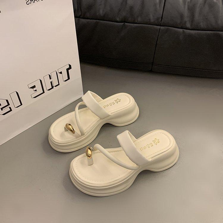 French Premium Cool Slippers Women's Summer 2025 New Outer Wear with Skirt Thick-bottomed Beach Flip-flops Non-slip