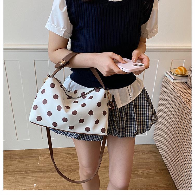 2026 Summer Women's Simple Underarm Crossbody Handbag – Fashionable Niche Design