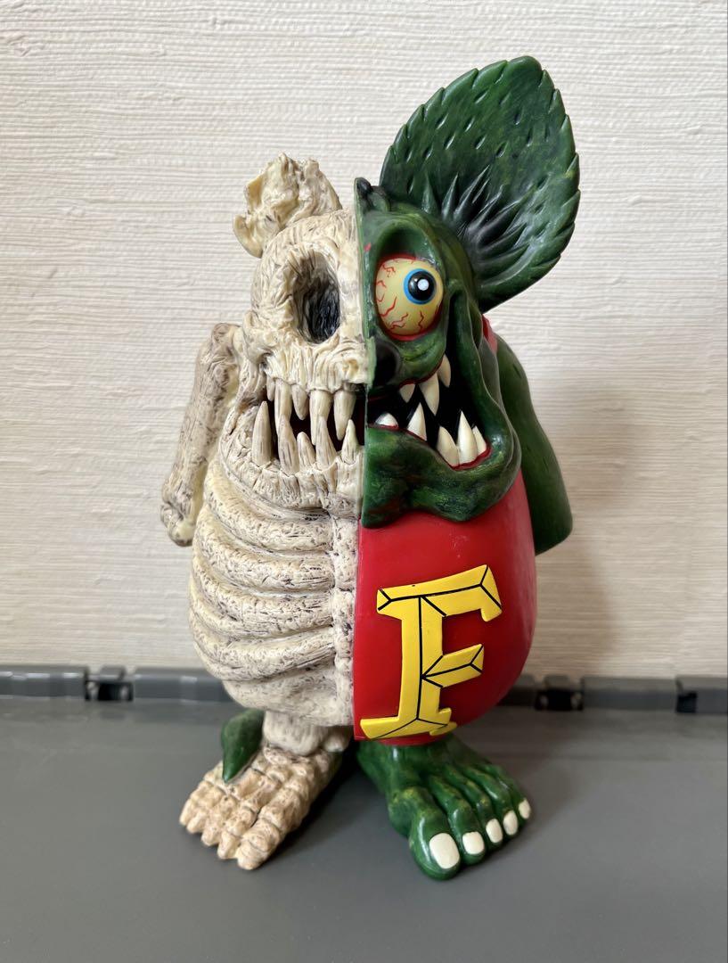 

[Б/У] Фигурка Черепа Рат Финка 18 см