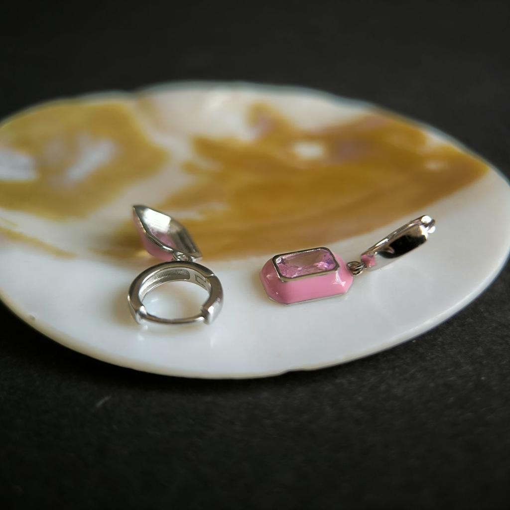 Серебряные серьги с фианитами, емаллю (60002244)