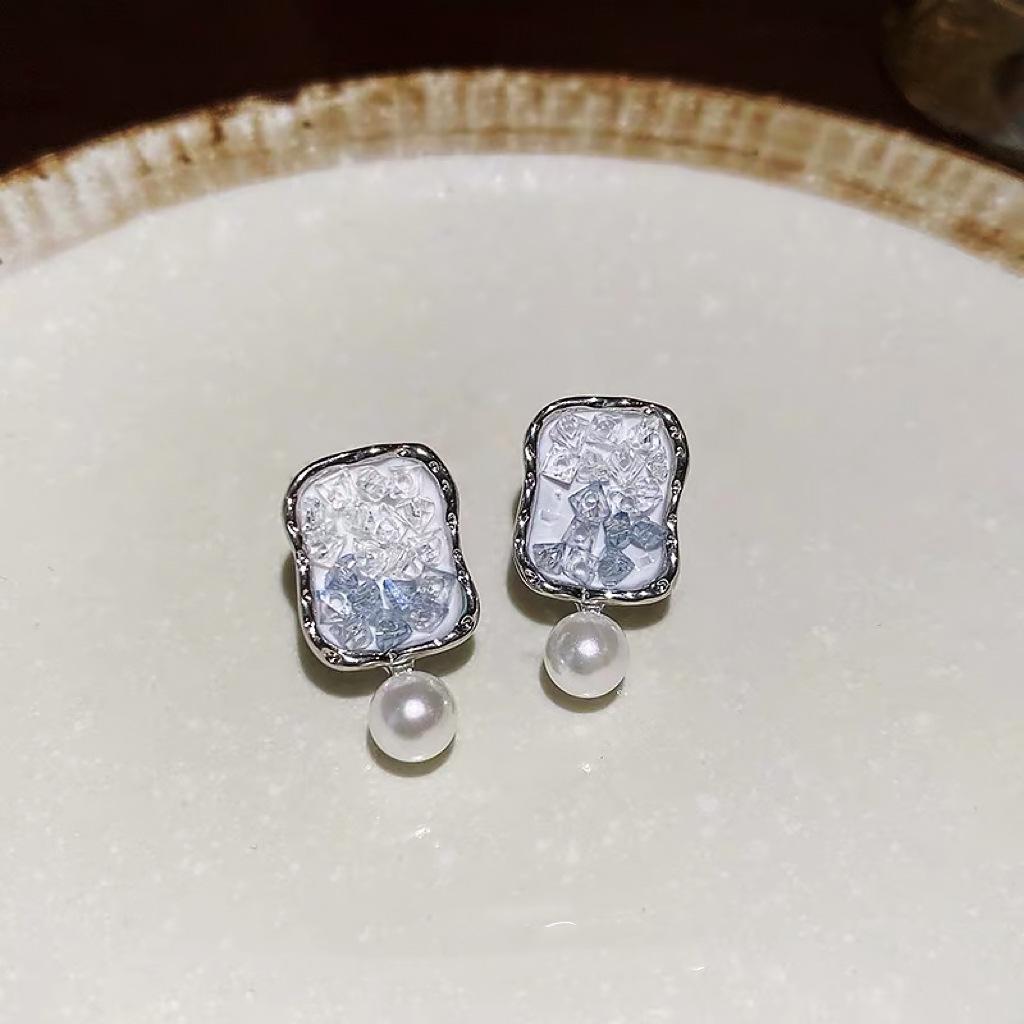 Elegant Gradient Crystal Pearl Stud Earrings - 2023 High-End Light Luxury Niche Style