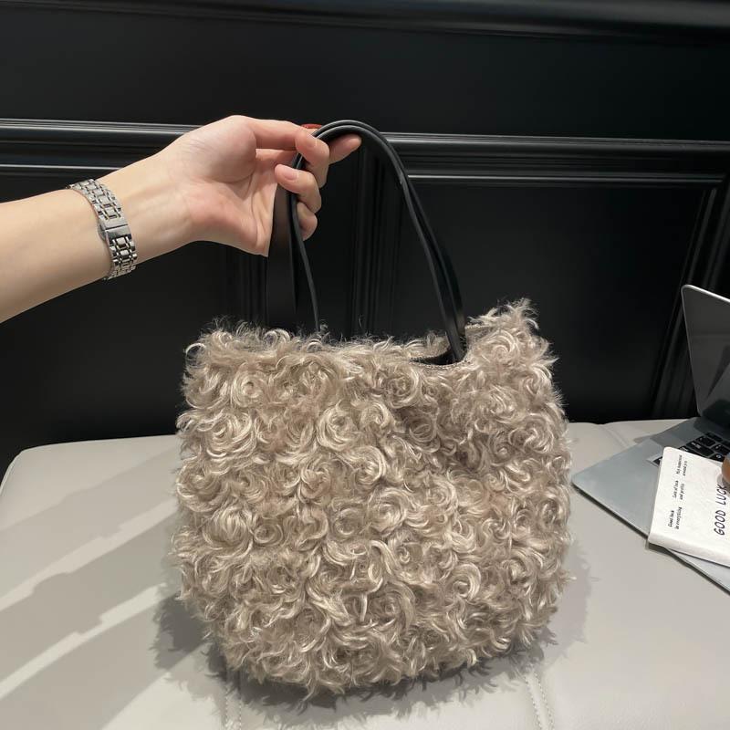 

Stylish Simple Large Capacity Top Handle Bag Autmu and Winter Furry Style Shopping Shoulder Bag Commuter Versatile Bucket Bag