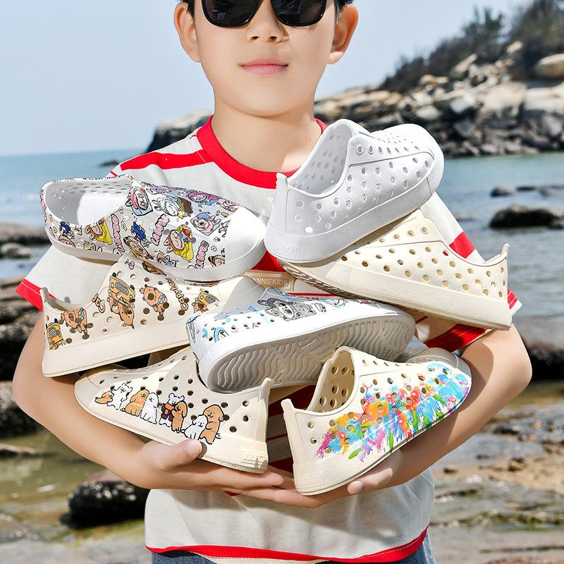 New children's hole shoes are light, breathable and quick-drying beach shoes, printed cartoon thick-soled waterproof hollow men's and women's sandals