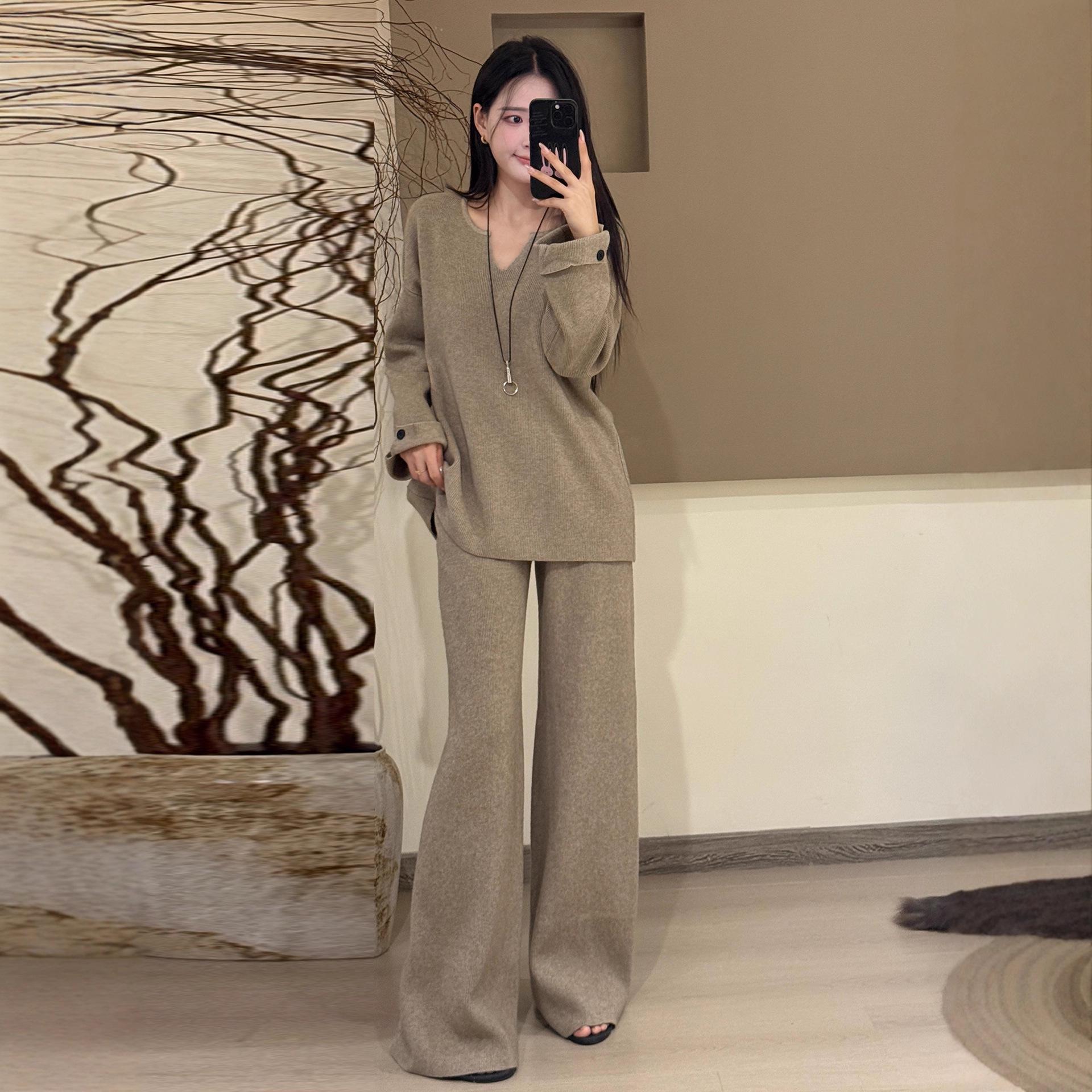 

Elegant Knit Two-Piece Set: Cozy Sweater & Wide-Leg Pants for Autumn/Winter M