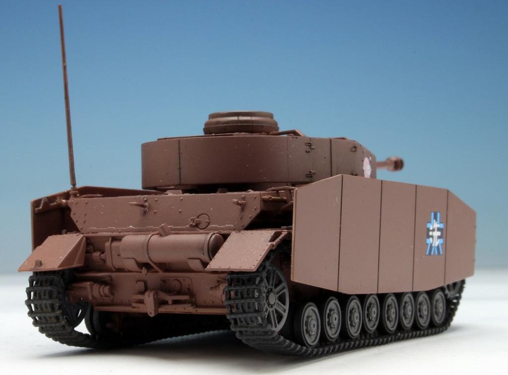 PLATZ Girls Panzer the Movie IV Tank Modified Anglerfish Team Scale Plastic Model & D-Type (H-Type Specification) 1/72 GP72-4