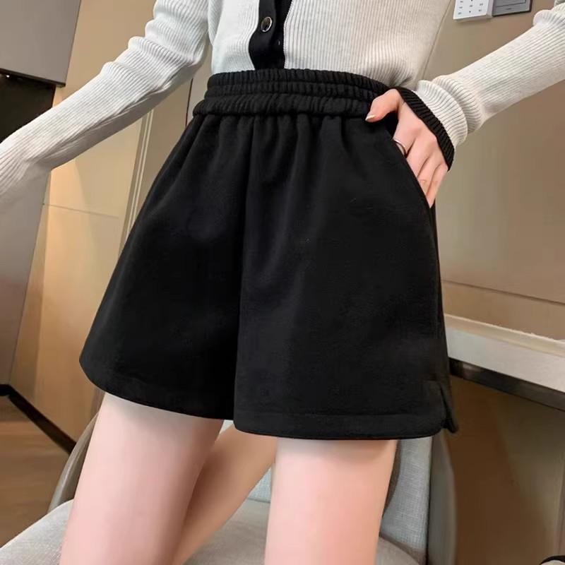 

2023 Women s Black Woolen A-Line High Waist Shorts - Autumn/Winter Loose Fit 3XL