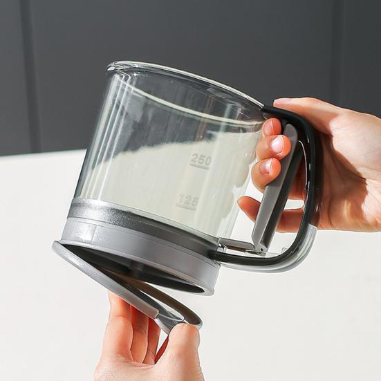 Handlicher Mehl-Sieb Transparenter Lebensmittel-Kunststoff Manuelles Mehl-Sieb Doppelschichtige Messbecher Mehl-Sieb zum Backen Puderzucker Kakao Matcha