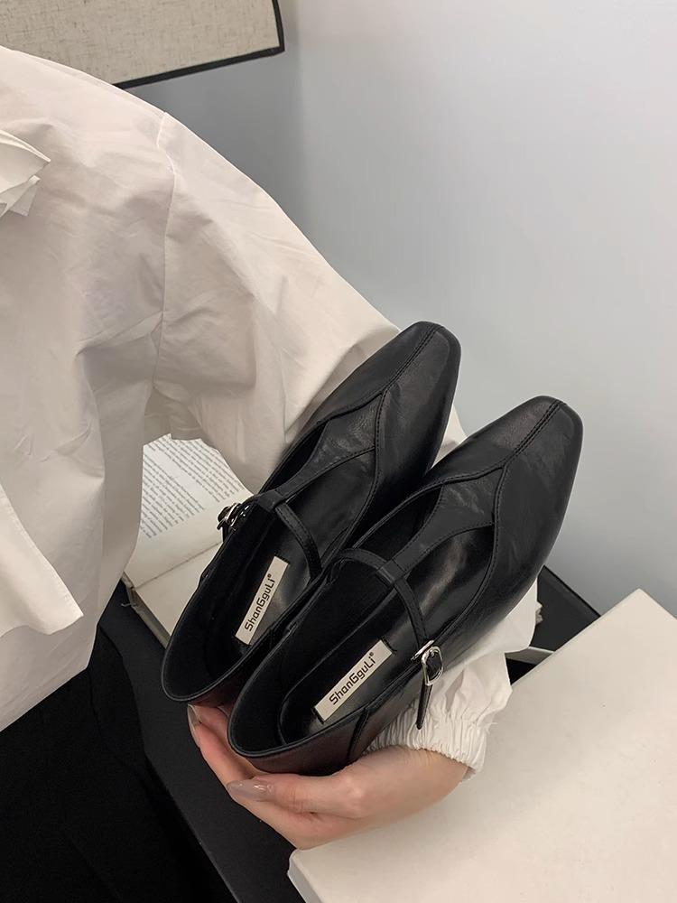 

Flat shoes shallow mouth single shoes women s 2025 new spring square head shallow mouth Mary Jane women s shoes soft sole beanie ladyshoes 35 чёрный