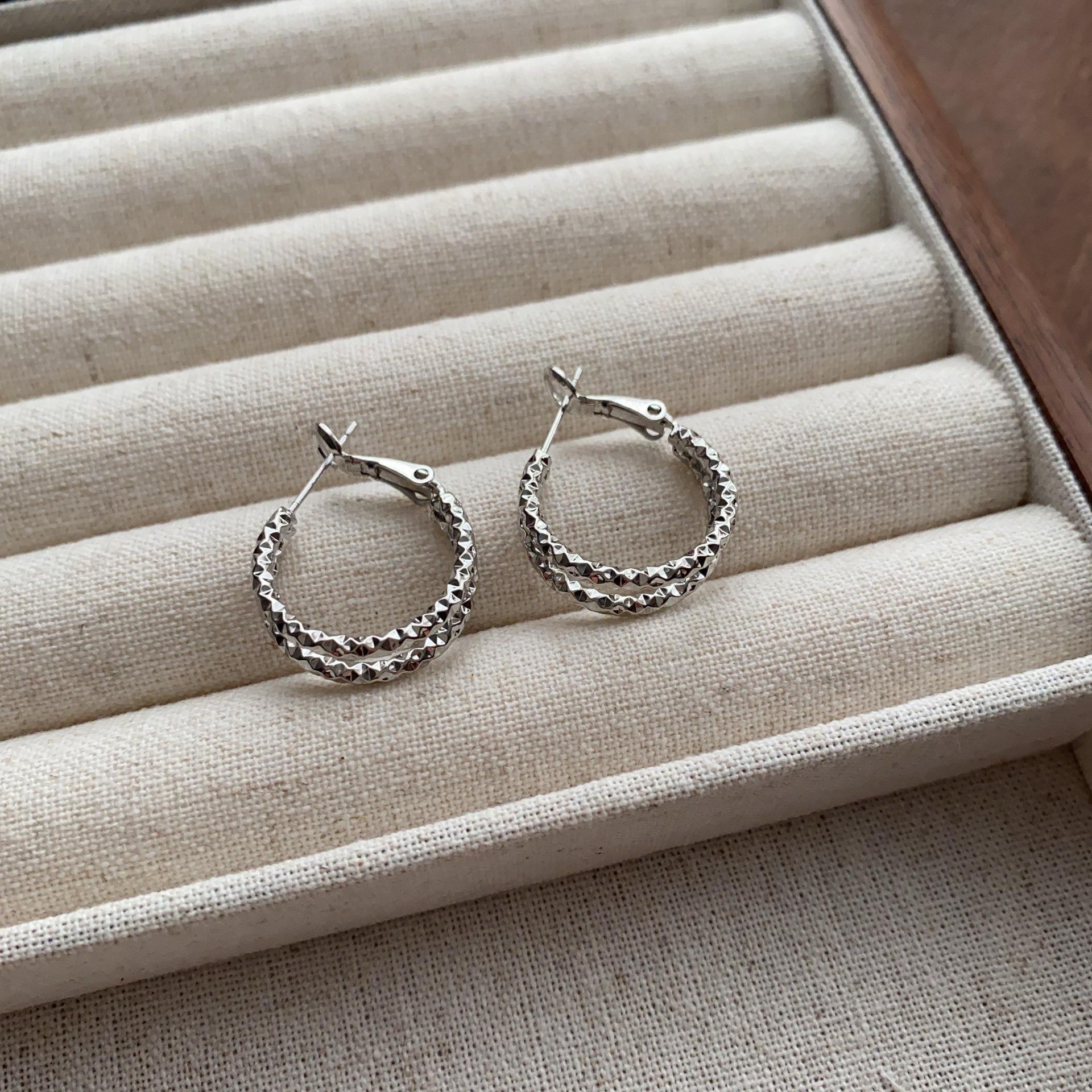 

Minimalist Silver Woven Round Earrings Light Luxury Fashion Glossy Polished Earrings Exquisite Niche Daily Versatile Premium