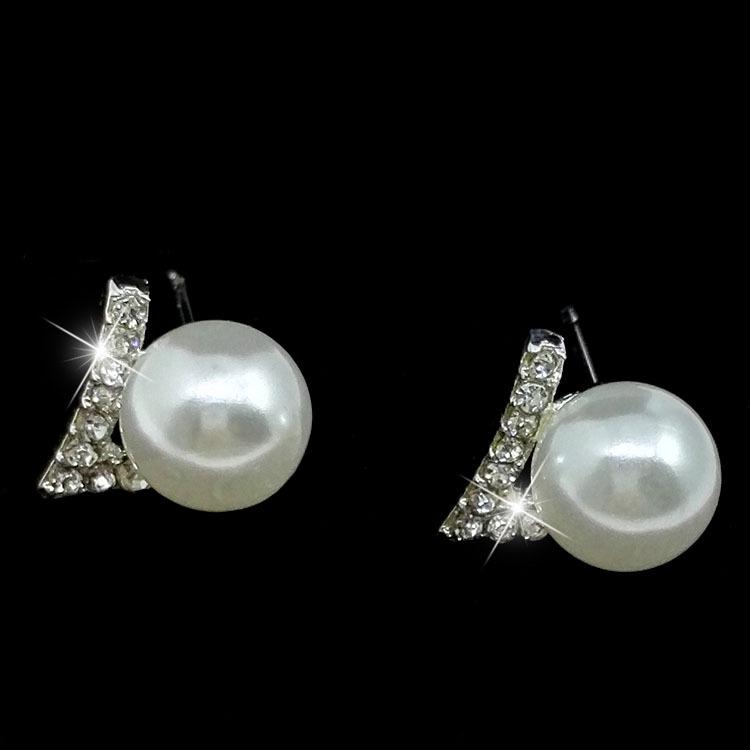 Elegant Pearl & Diamond Stud Earrings - Ode to Joy Liu Tao Style