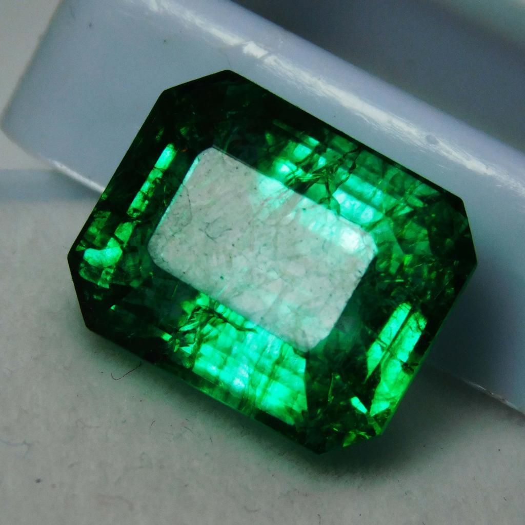 9.75 Ct Natural CERTIFIED Green Colombian Emerald Loose Gemstone Emerald Cut A-3856a