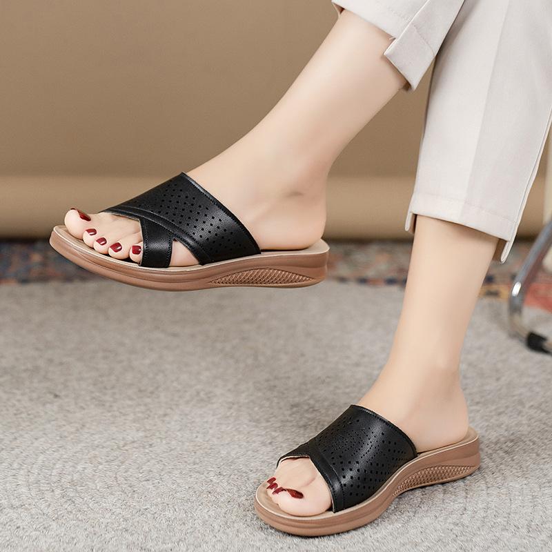 Mom cool slippers wear soft-soled non-slip hollowed-out medium and old sandals flat-soled women's cool slippers