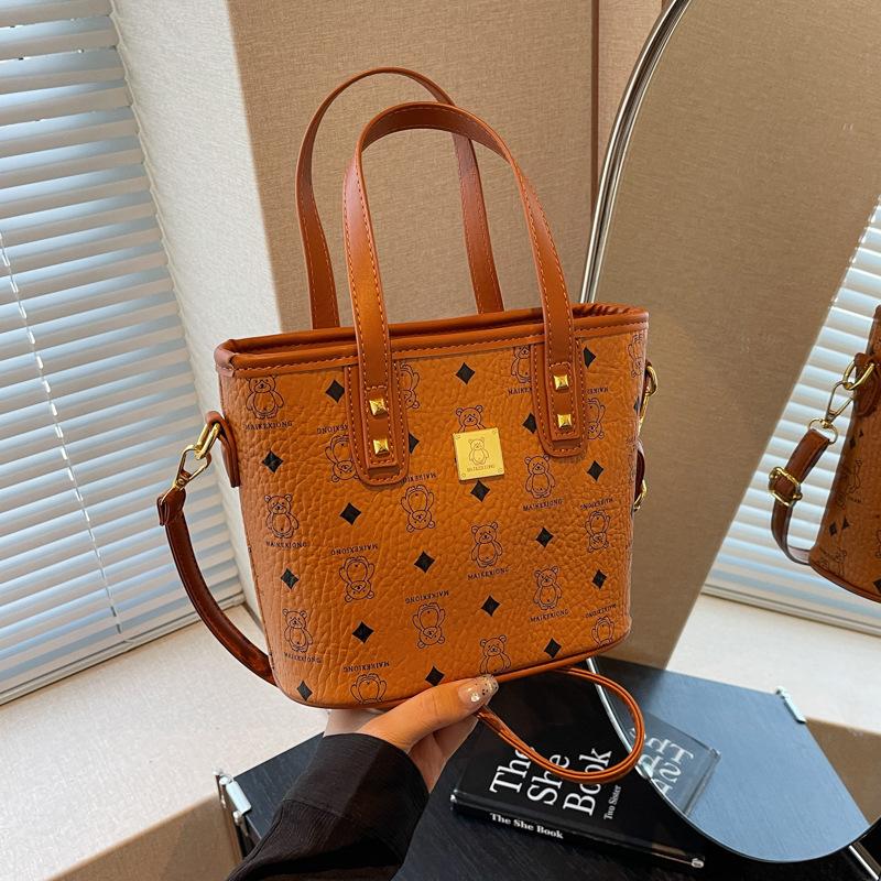High-end Little Girl New Autumn and Winter Niche Texture Portable Bucket Bag Versatile Shoulder Messenger Bag Bag