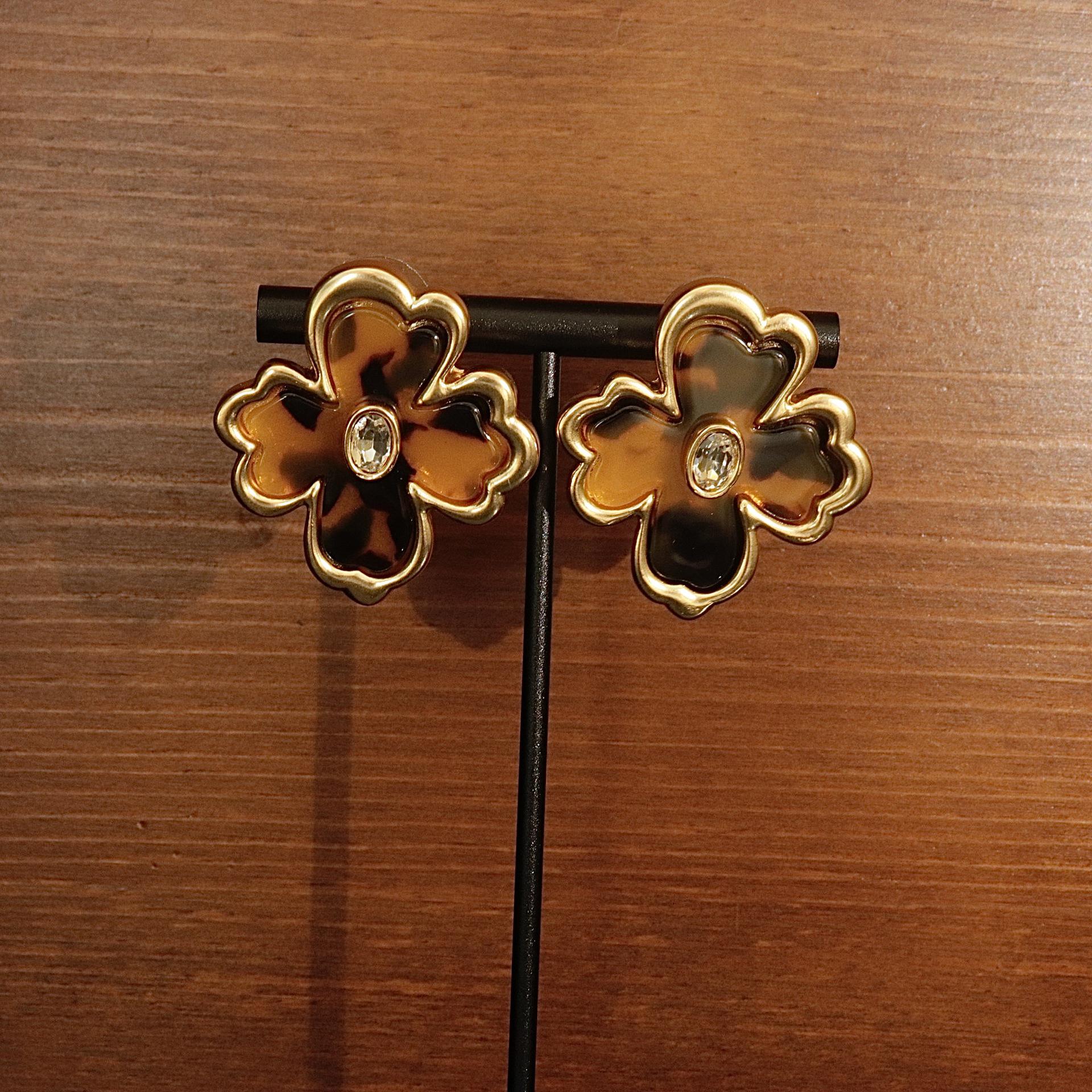 Exquisite Amber Four-Leaf Clover Stud Earrings | Forest Style | Versatile Silver Needle | Model B-80