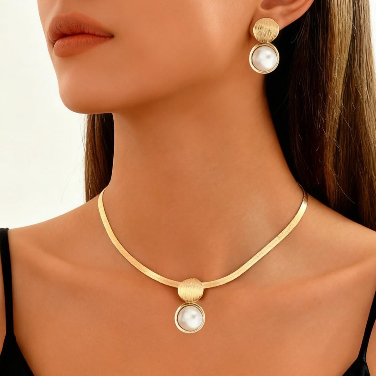 

Модные украшения для женщин золотой