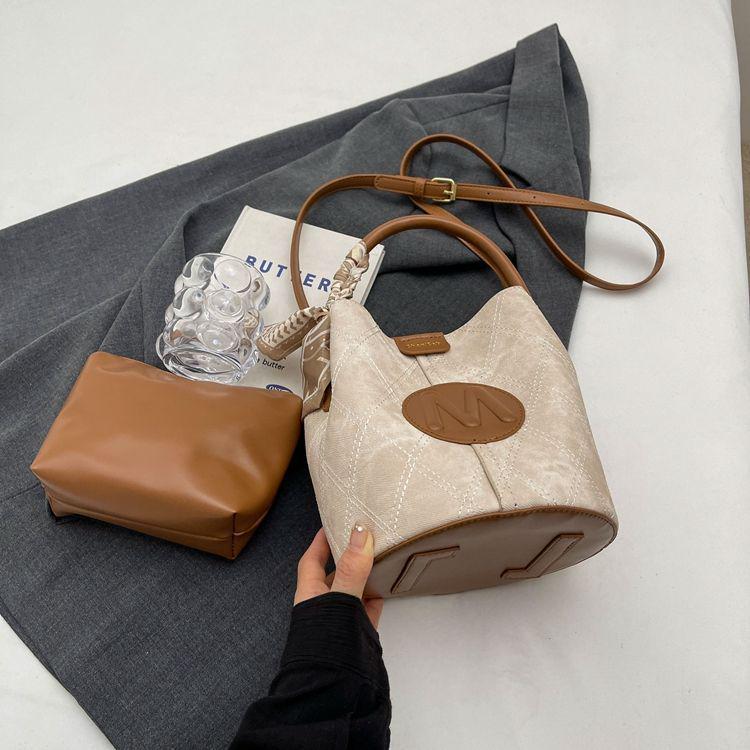 

High-End 2025 Retro Leather Women s Crossbody Shoulder Bag - Stylish and Popular Bucket Handbag Includes Scarf