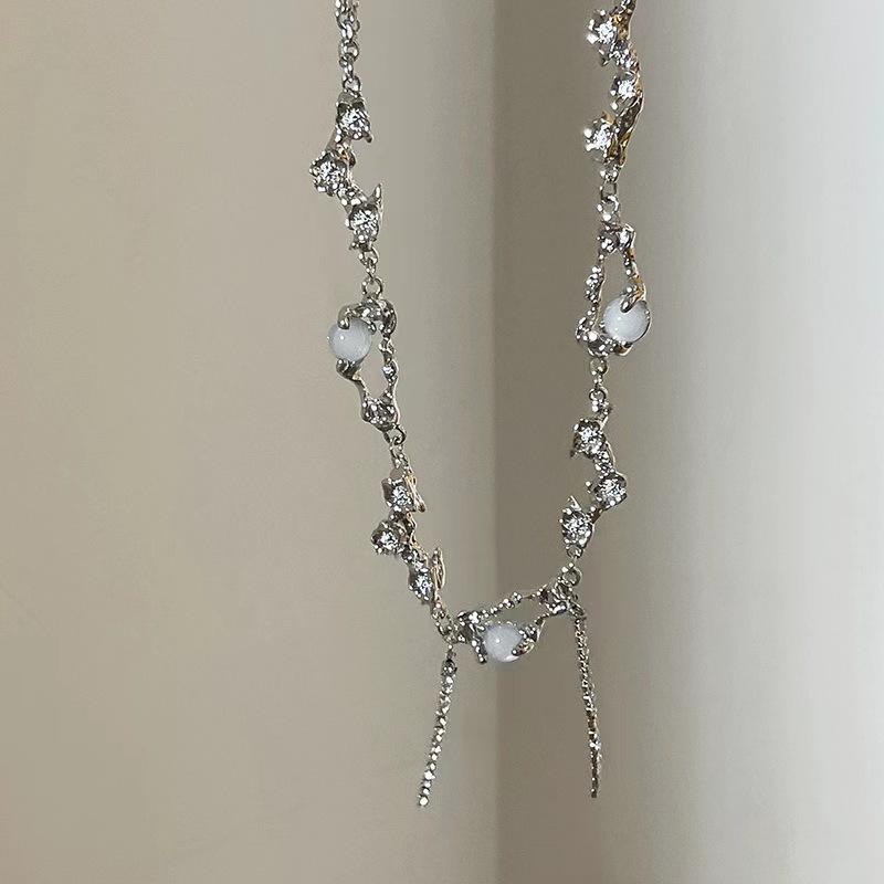 Light Luxury Niche High-End Moonstone Necklace Female Sweet And Cool Personality Versatile Design Sense Pure Desire Collarbone Chain