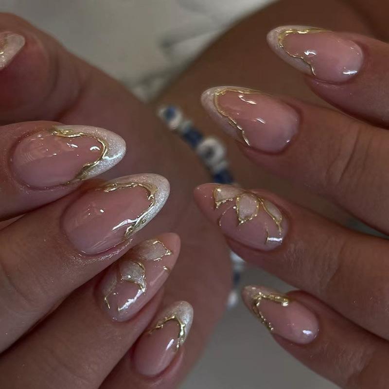 

24 pieces of white French almonds wear armor gilt lines flower fake nails light luxury European and American nail pieces