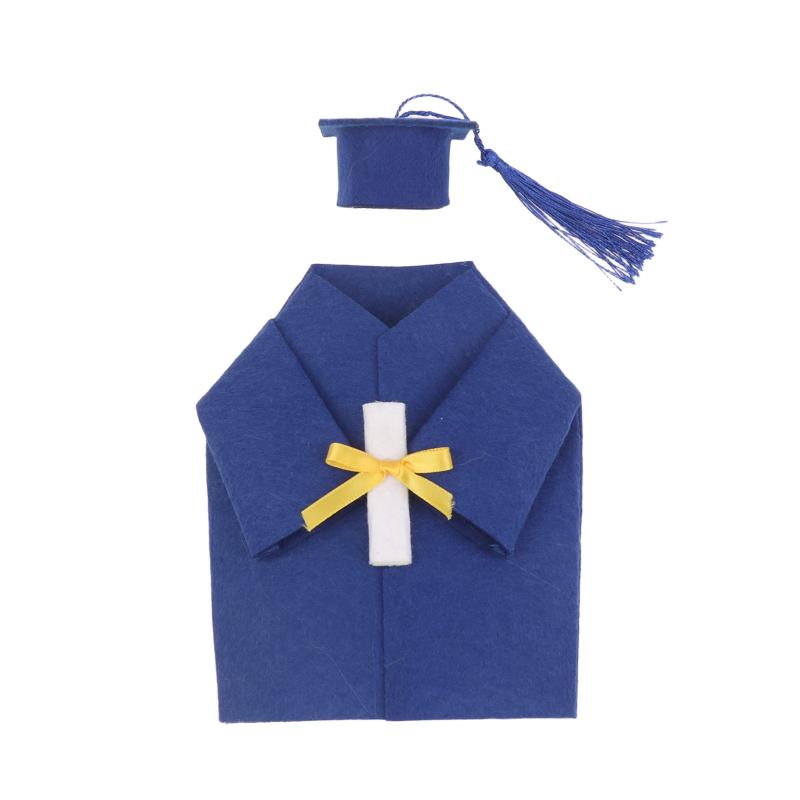 

Graduation Gown Wine Bag Felt Wine Bottle Cover Wine Dress-Up Bags With Doctoral Hat & Tassels Decorative Bottle Toppers as the picture