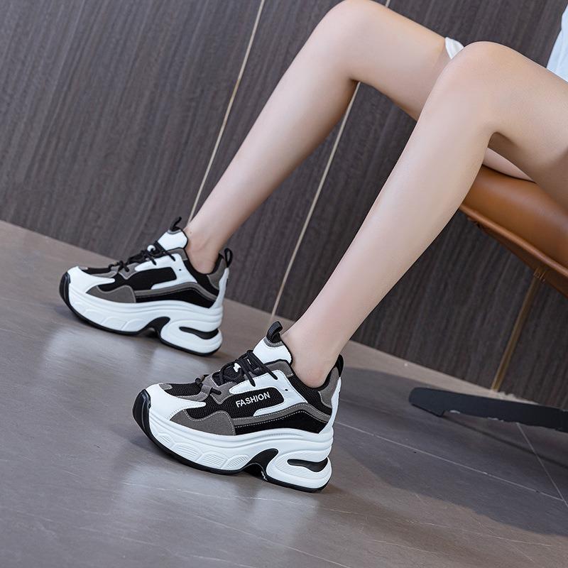 Dicke Plateauschuhe zur Höherstellung für Damen, neue lässige Sportschuhe für Frühling und Herbst, vielseitig, atmungsaktiv und für schmale Füße