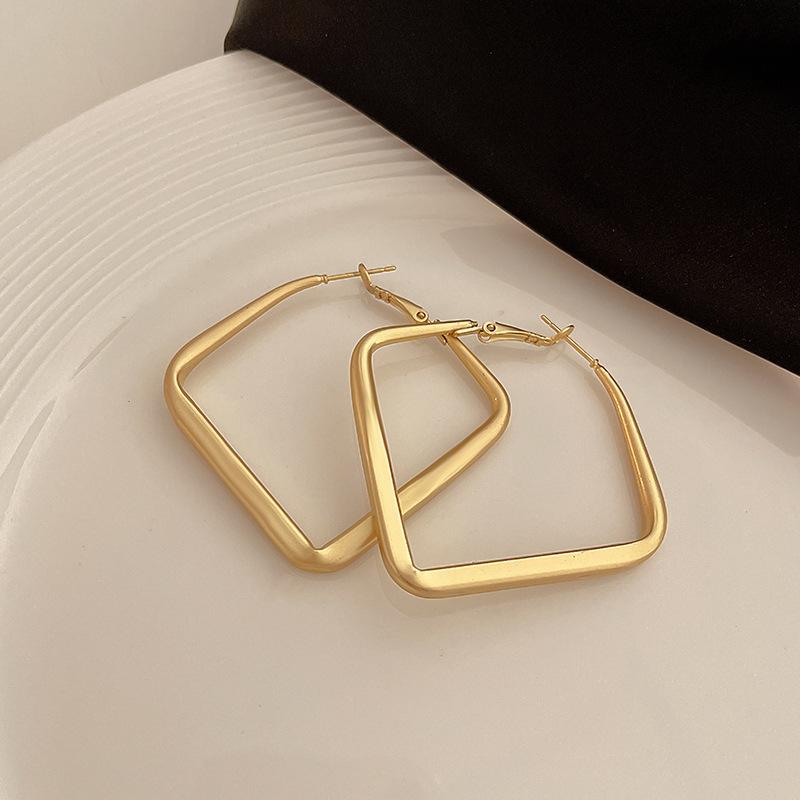 Metal Simple Versatile Earrings Personality Exaggerated Earrings Temperament Advanced Sense Earrings Fashion Earrings Women