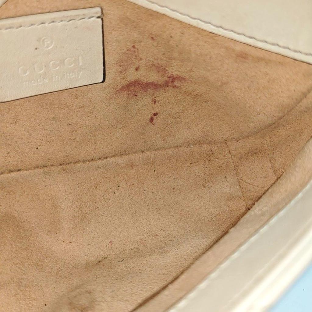 [Pre-Owned] GG Marmont Gold Logo Distressed Quilted Leather Mini Crossbody Bag - Good #1OSS75K