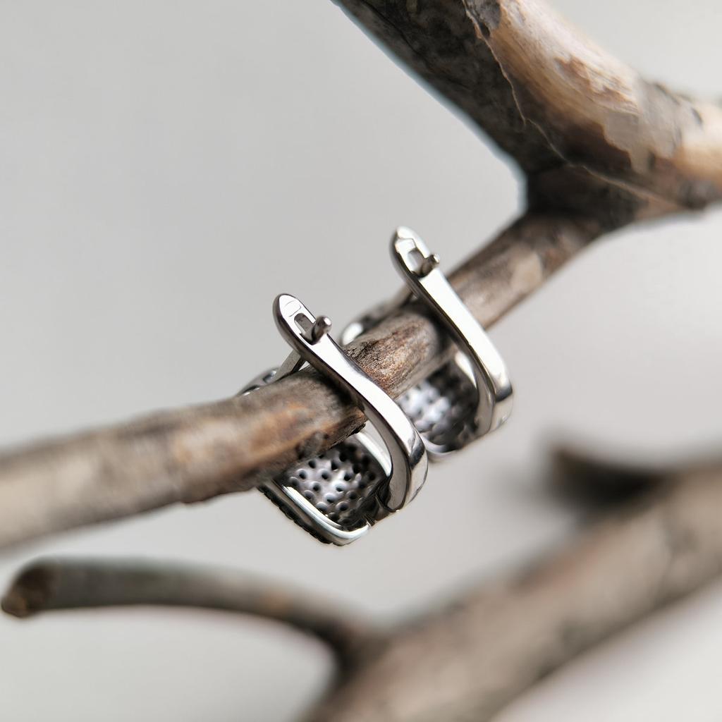 Серебряные серьги с фианитами (2198543)