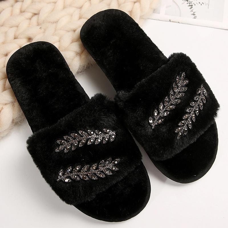 Fashion 2025 Winter Crystal Plush Slippers Women Light Non Slip Cotton Slippers Woman Indoor Faux Fur House Cotton Slides Female