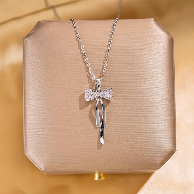 Golden Luxury Diamond Titanium Steel Necklace Women Fashion Slim Waist H Pendant Collarbone Chain