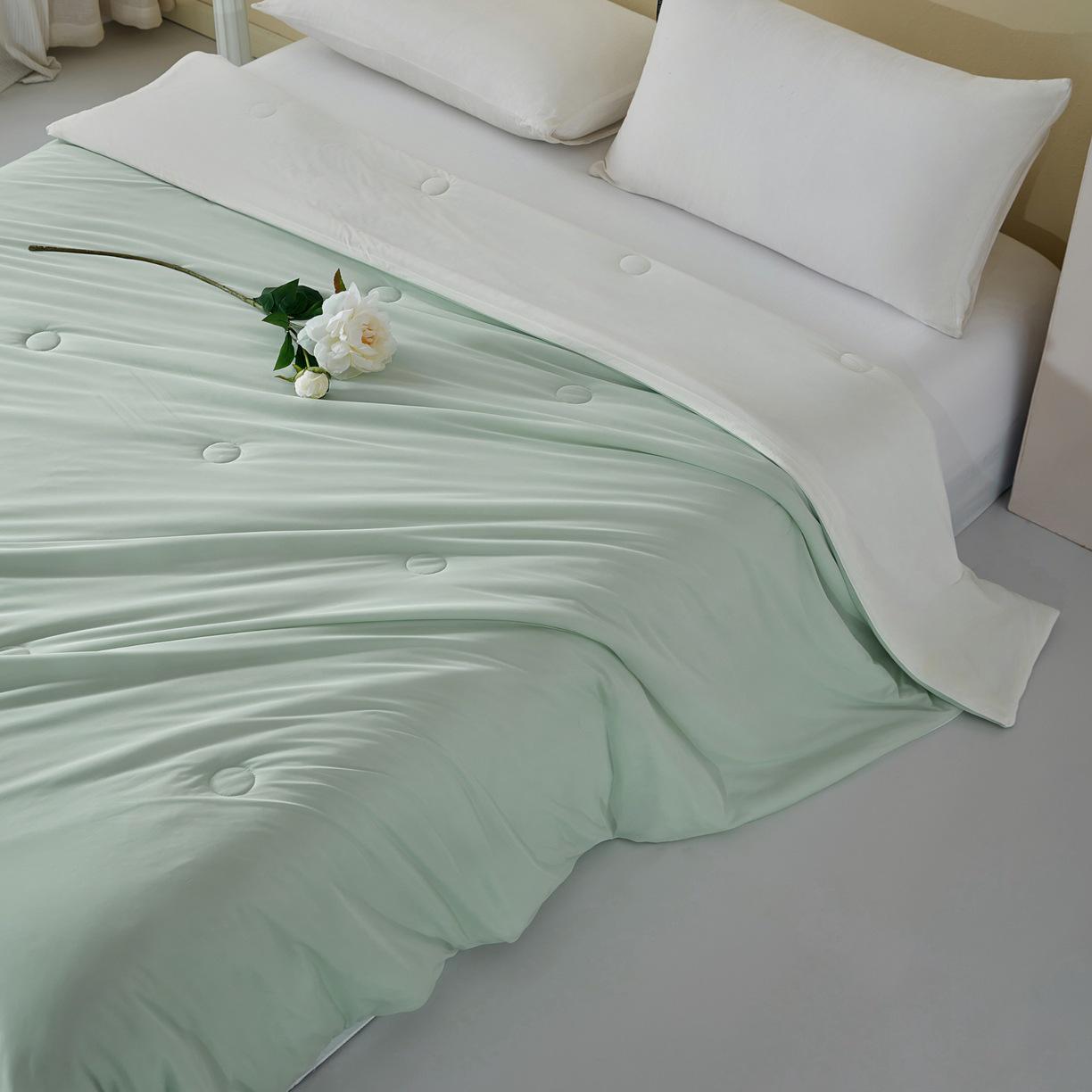 

Washable Ice Silk Summer Quilt for Babies and Students - Cooling, Solid Color, Air Conditioning Friendly 110x150cm Student – Random Pattern (Est. 0.95kg)