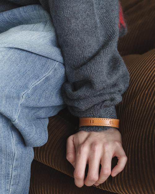 Karactor Leather Bangle / Vegetable Orange