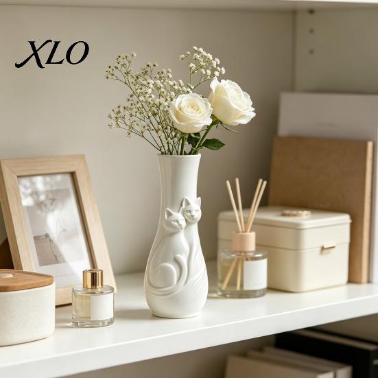 Modern Minimalist Home Decor Couple Cats Vase, Plastic Snuggling Cat Flower Vase for Home, Dried Arrangement Holder Desk, Shelf Decor, Tabletop Floral