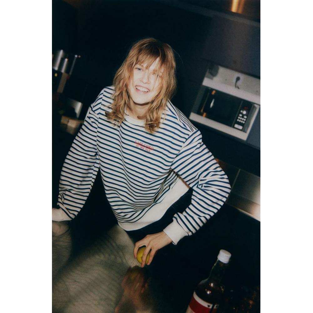 

Толстовка HM с круглым вырезом бело-синяя полоска