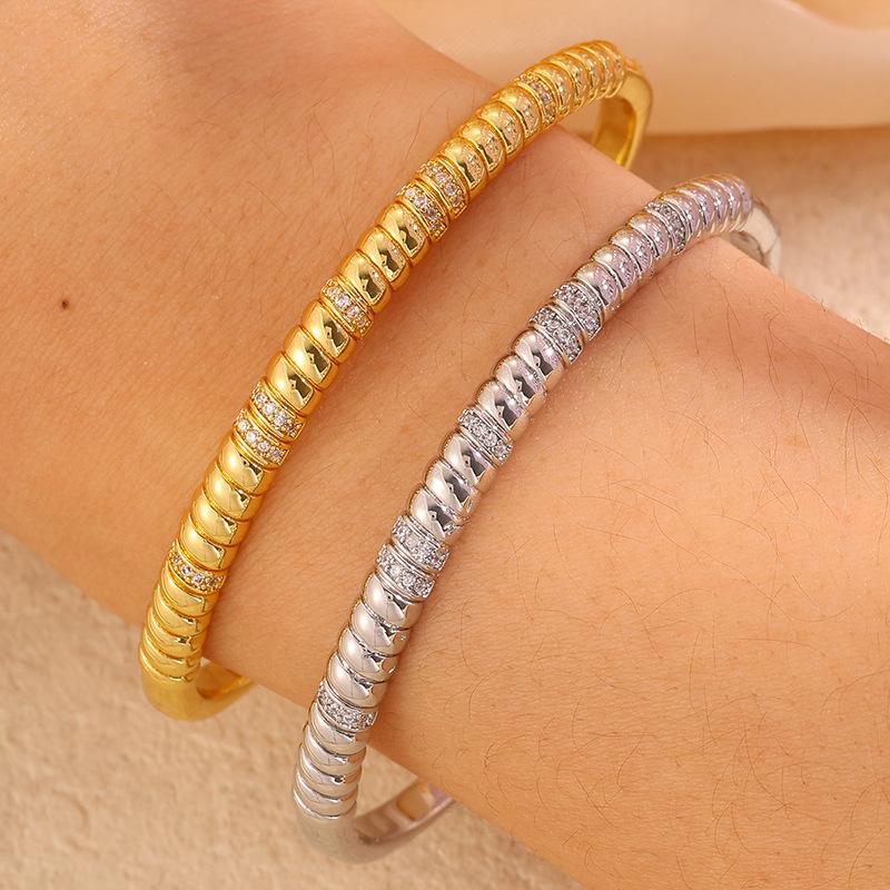 Copper gold-plated zircon inlaid snake women's fashion trend does not fade light luxury