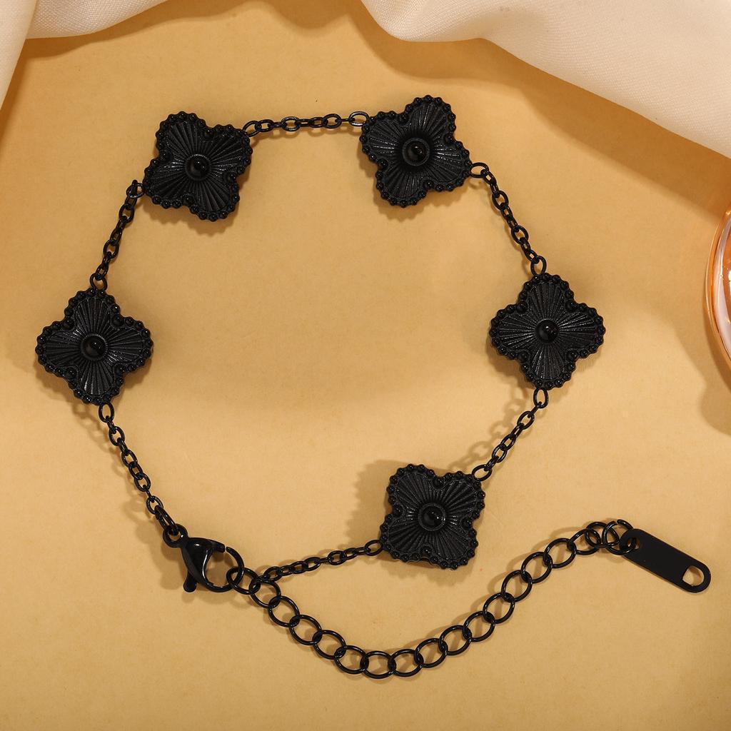 Vierblättriges Kleeblatt Armband Ein leichter Luxus und hochwertiges Damen Schmuck Accessoire Ein modisches Armreif für Damen