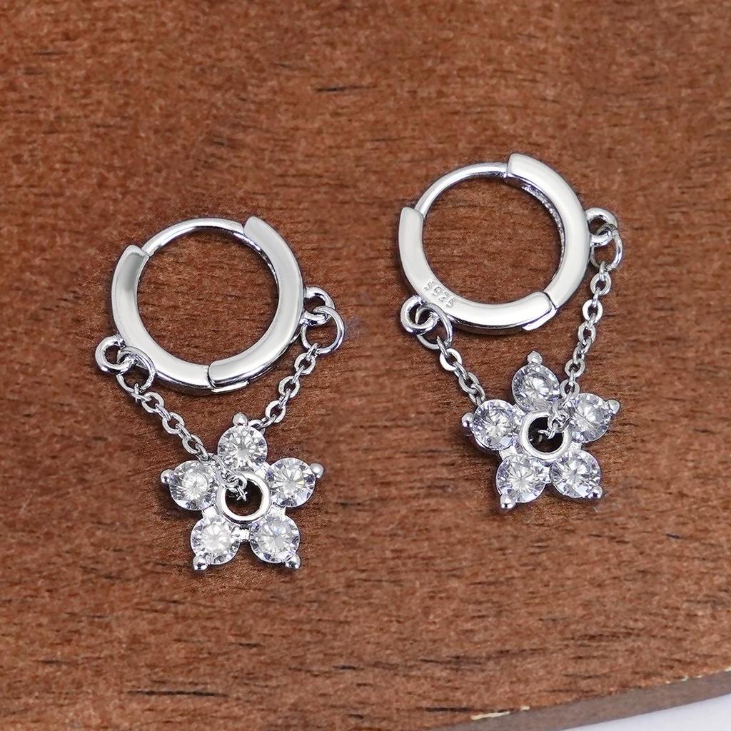 Korean S925 Silver-Plated Flower Earrings: Trendy Sparkling Diamond Studs with Luxurious Style for Women