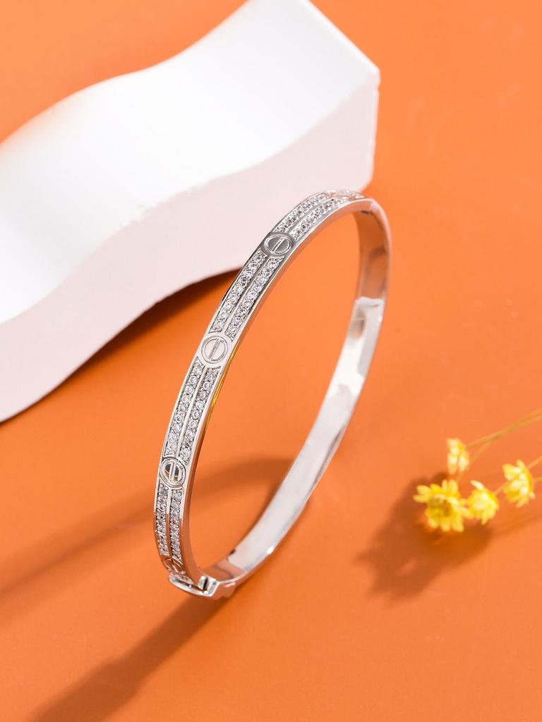 Exquisite Openable Star Bangle with Single Row Pave Diamonds - Trendy, Luxurious Statement Jewelry