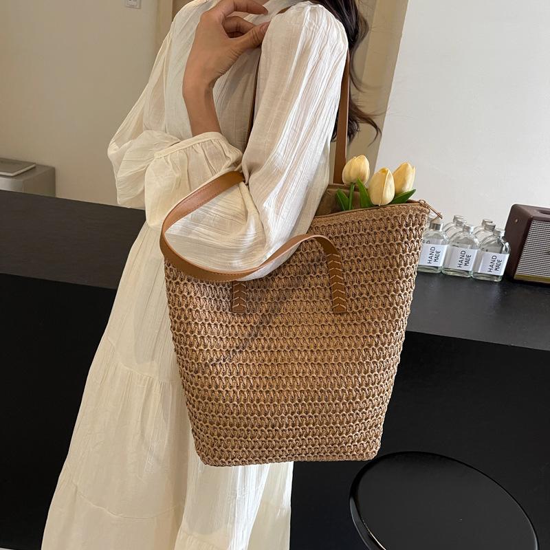 Niche Design Casual Foreign Style Bag Women's 2025 New Spring Fashion Large-capacity Commuter Straw Bag Tote Bag
