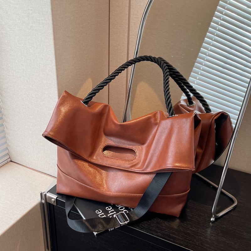 Retro Bag New Women's Bag Large Capacity Fashionable Versatile Shoulder Bag College Student Tote Bag