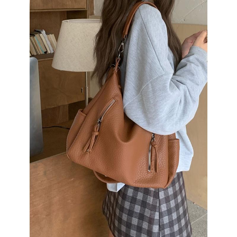 

New trendy fashion retro tote bag underarm bag niche large capacity portable messenger commuter bag women коричневый