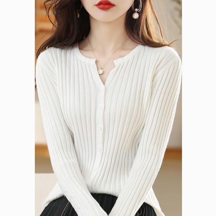 Women's Knitted Cardigan Round Neck Long Sleeved Sweater Solid Color Knitted Top for Autumn and Winter